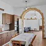 펜션 Alonia Traditional House In Malona